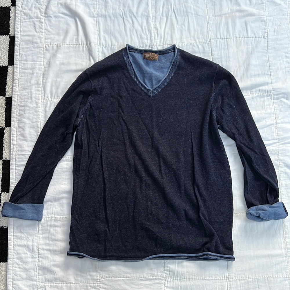 Mens v-neck light weight sweater